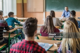 Studenti &ndash; sanzioni disciplinari - il consiglio di stato sospende la sanzione di 13 giorni di allontanamento dall&rsquo;ambiente scolastico irrogato dal consiglio di classe e dichiara l&rsquo;improcedibilit&agrave;
